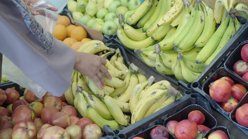 Discover Fresh Bananas and Apples at Your Local Market Today