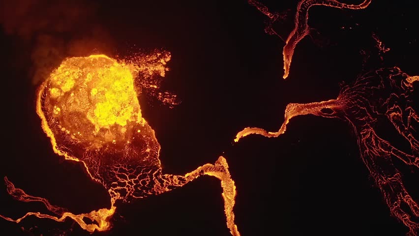Aerial Volcanic Lava Flow Intense Heat Glowing Rivers Fiery Eruption Molten Rock Magma Darkness Night Inferno Earths Power Natural Disaster. 4k Vidios