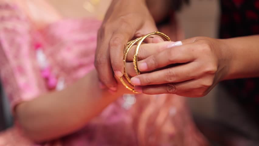 Bridal wearing wedding gold ornaments.