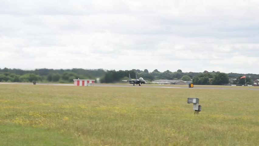 F-15E Strike Eagles perform a beautiful and perfect take off