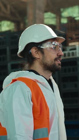A dedicated construction worker in safety gear engages in thoughtful discussion at a busy worksite, exemplifying teamwork and commitment to quality craftsmanship