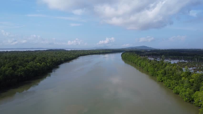 The beauty of the curve of the river in Kalimantan waters which are squeezed by Kalimantan forests like the Amazon River