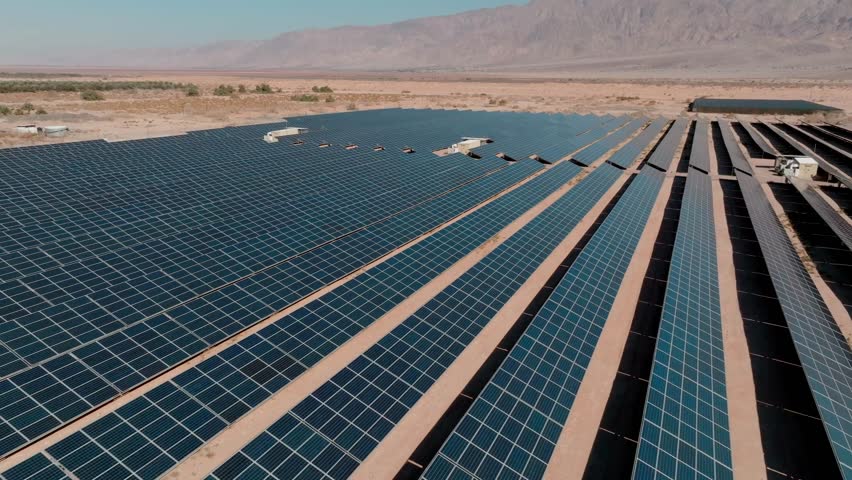 SOLAR PANELS IN THE DESERT ARIEL 4K