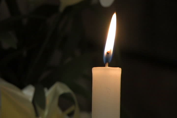 Tilt-up of a candle.