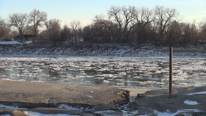 Floating ice in the Missouri River - Beach erosion
Multiple Shots.
1920x1080 30p