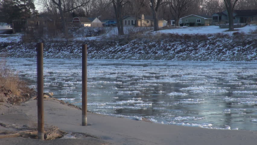 Floating ice in the Missouri River - Dock supports
1920x1080 30p