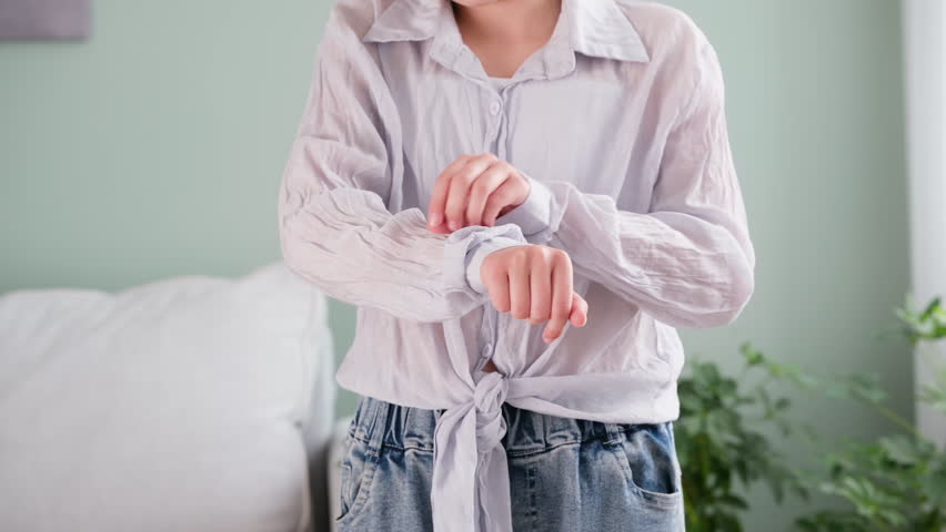 The teenager wore a rumpled t-shirt.