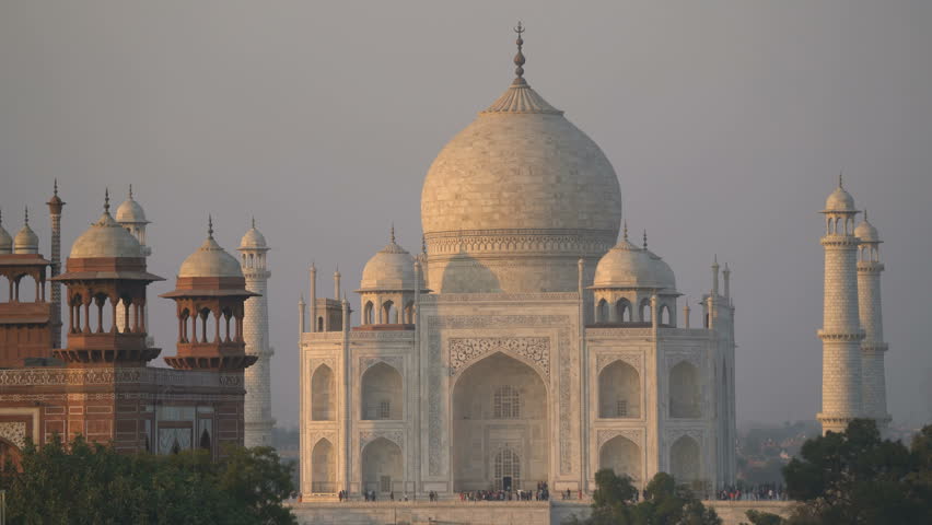 General view of the Taj Mahal, Agra, India, Asia.