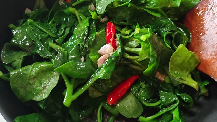 Stir-fried Malabar spinach is delicious.