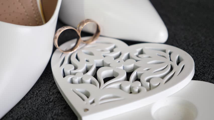 Wedding gold rings and bride