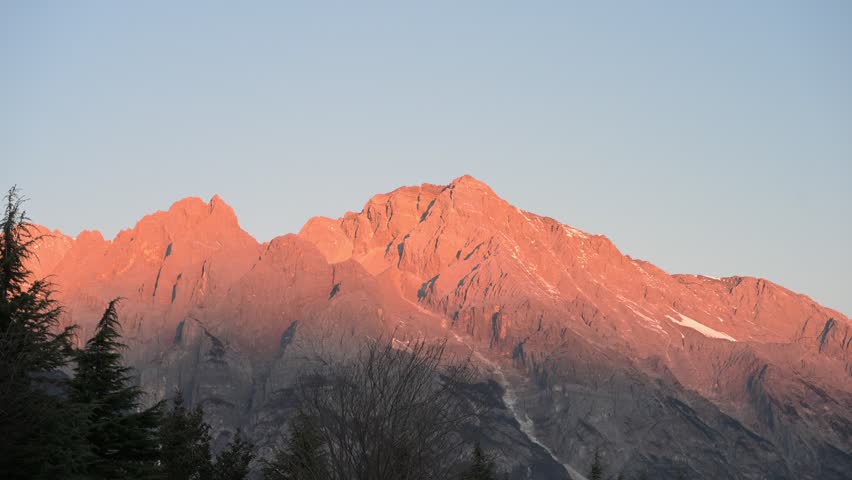 Jade Dragon Snow Mountain,Yunnan,Kunming,China,snowy peaks,majestic views,high altitude,serene landscape,travel destination,pristine snow,cultural heritage,adventure tourism,stunning panorama