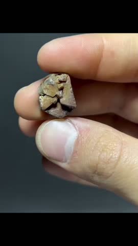 raw , vanadinite , crystal , gemology , precious