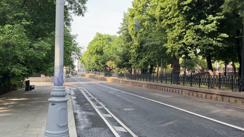 This is true Moscow. View of the boulevard in the city center (4K 60, in motion)