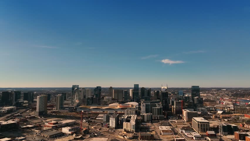 Nashville Tennessee skyline wide pan