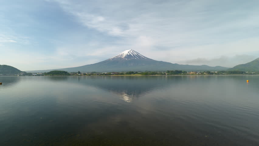 Mount Fuji Reflected in Lake Kawaguchi in Spring (Wide Angle | Seamless LOOPING)