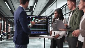 Giving Presentation On Online Stock Market Trading And Investing - Powered by Shutterstock - Get 15% off with code: PIKWIZARD15