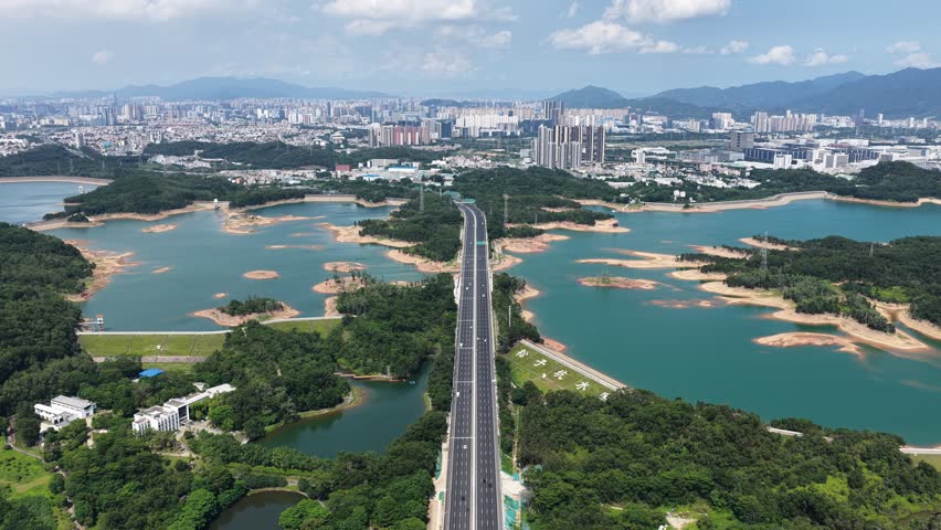 Skyview of Songzikeng Forest Park in Pingshan, Shenzhen, features ponds, reservoirs, flat terrain, ecological conservation zones, scenic areas, and offers recreation, fitness, and nature education 