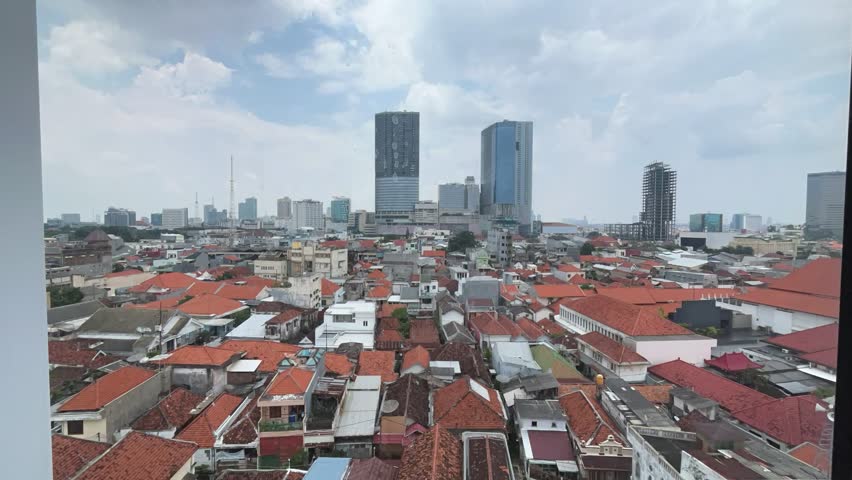 A dynamic timelapse showcasing the bustling urban life of Surabaya, Indonesia’s second-largest city.