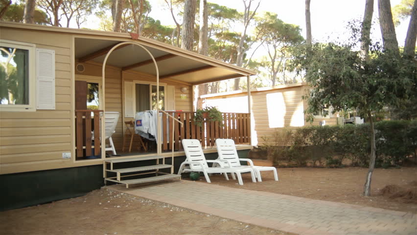 Bungalow dolly shot 