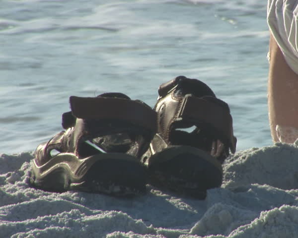 PAL: Senior couple on beach 