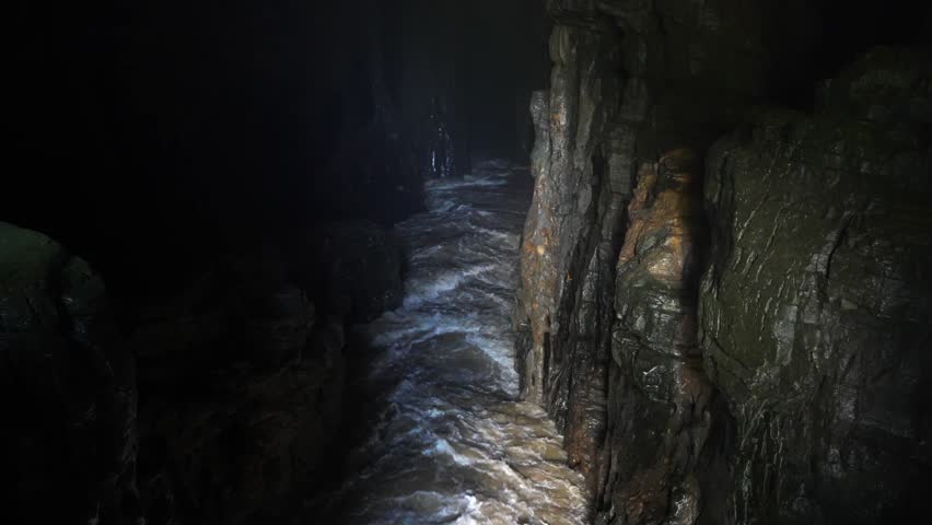 Exploring tenglong cave's underground river in lichuan, enshi, hubei - level tourist attractions