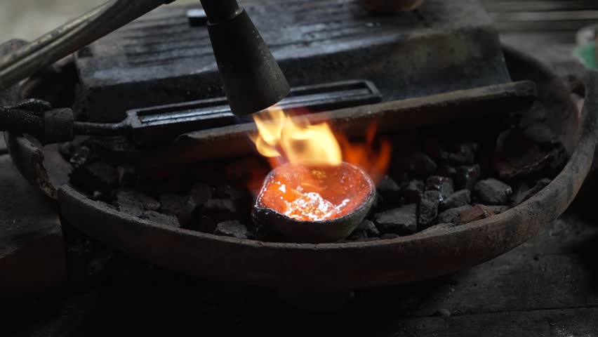 Silver metal smelting jewelry making art craft workshop high temperature melting
