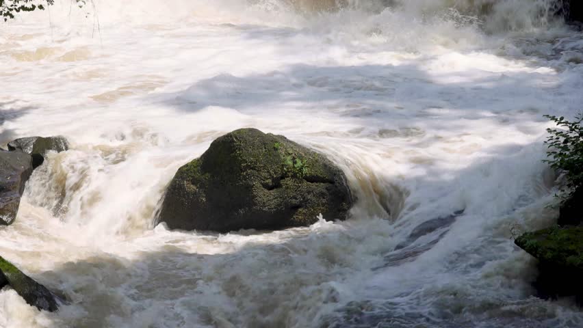 Whitewater rapids rush through the rocky gorge of the Cuyahoga River at High Bridge Glens in Summit County, Ohio — a restored natural escape near Akron and Cuyahoga Falls.