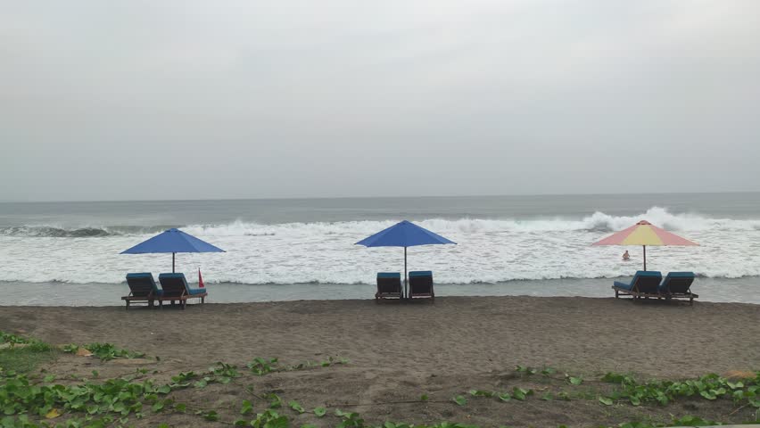 Three umbrela with the wave views on Batu Belig Beach 