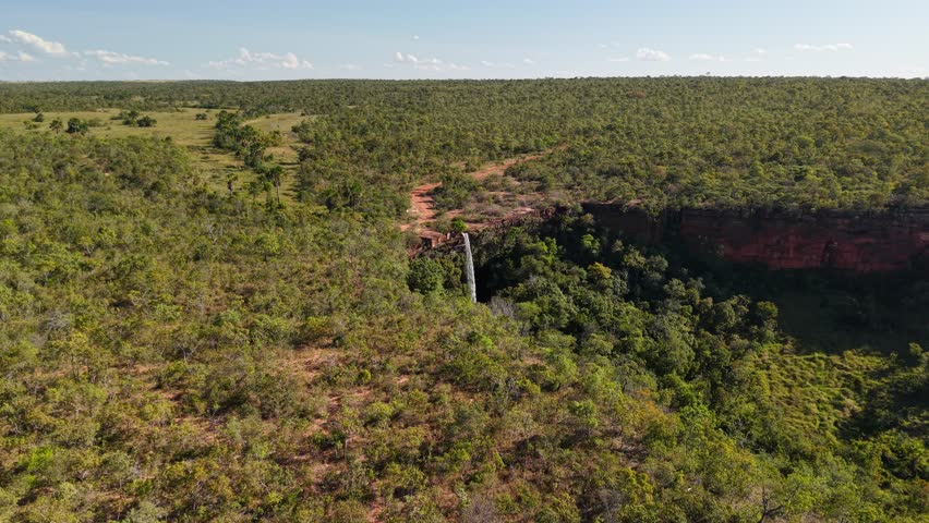 Urubu-Rei Waterfall, touristic attraction in Serras Gerais Region - Almas, Tocantins, Brazil 