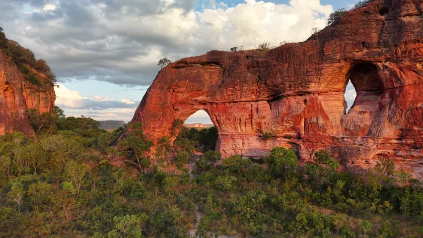 Sandstone rock formations known as Arcos do Sol in the Cerrado area - Serras Gerais Region - Almas, Tocantins, Brazil