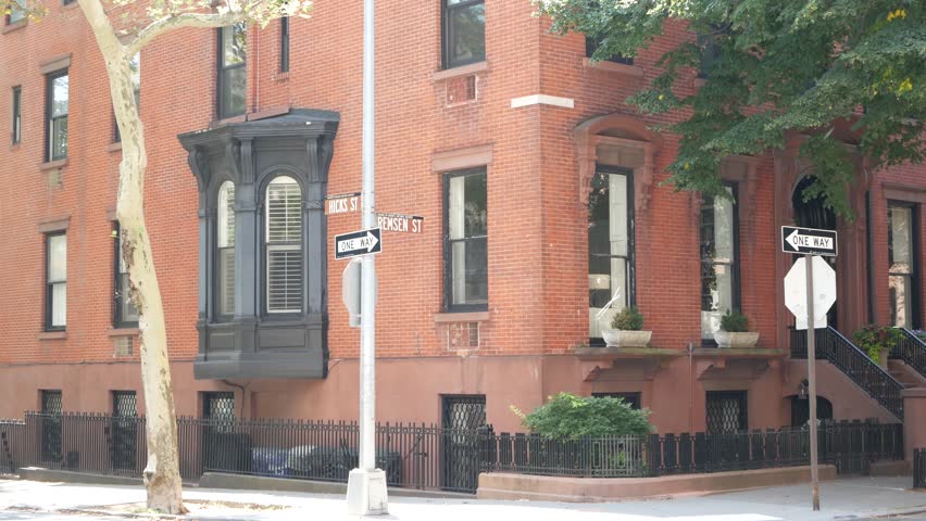 New York City townhouse building, Brooklyn Heights residential district, USA. Brownstone urban architecture, attached house. United States real estate, american property, apartments and homes in NYC.