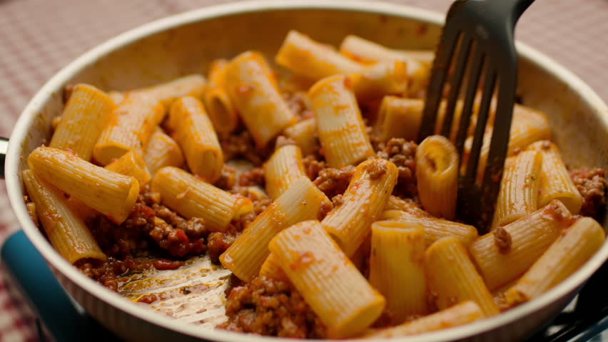 Cooking Pasta Bolognese in Frying Pan