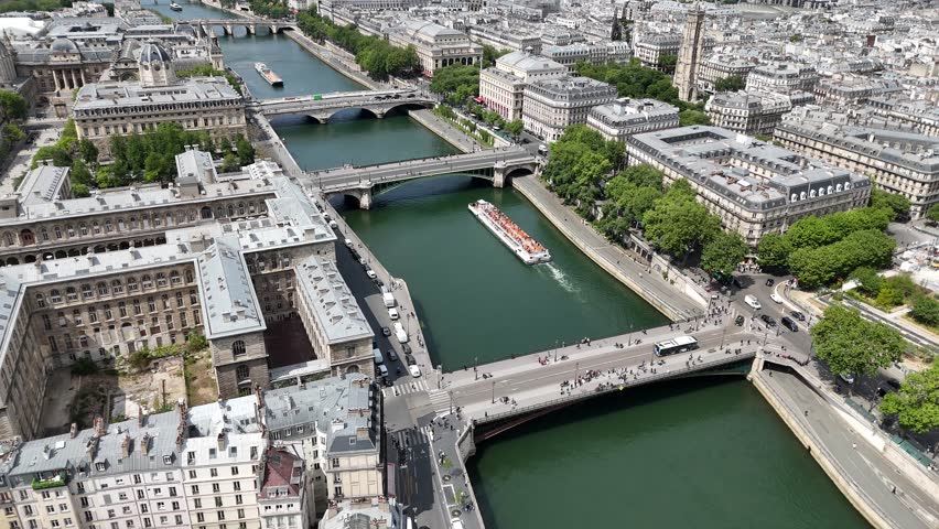 Paris Skyline At Paris In Island Of France France. Downtown Cityscape. Seine River Skyline. Paris Skyline At Paris In Island Of France France. Medieval Bridges. Tourism Landmark. Europe Skyline