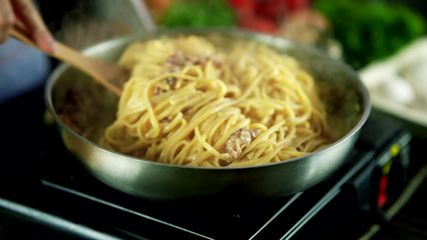 Eat Pasta Carbonara Italian. Spaghetti,cream,Parmesan. Italian Carbonara Pasta Cuisine In Restaurant. Mediterranean Food Pasta. Dinner Recipe Spaghetti Creamy Bacon Sauce. Italian Pasta Carbonara Food