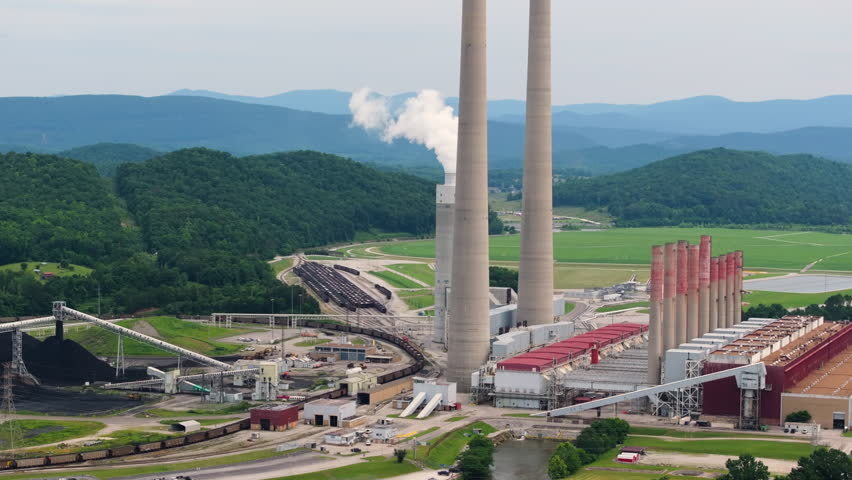 Thermal power plant burning coal fossil fuel for production of electrical energy. Kingston power station in Roane County, Tennessee.