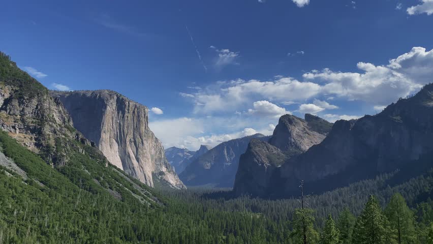  Majestic Yosemite Valley at Golden Hour
