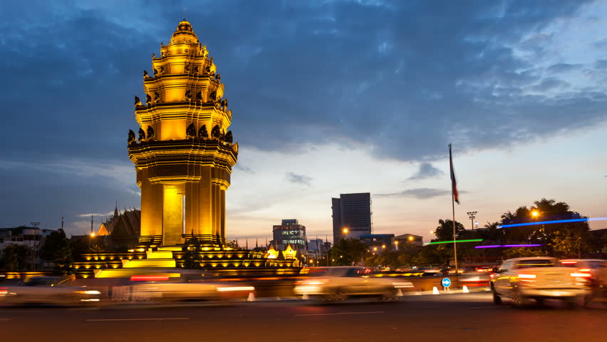 SUNSET TIMELAPSE OF INDEPENDENCE MONUMENT IN PHNOM PENH CAMBODIA