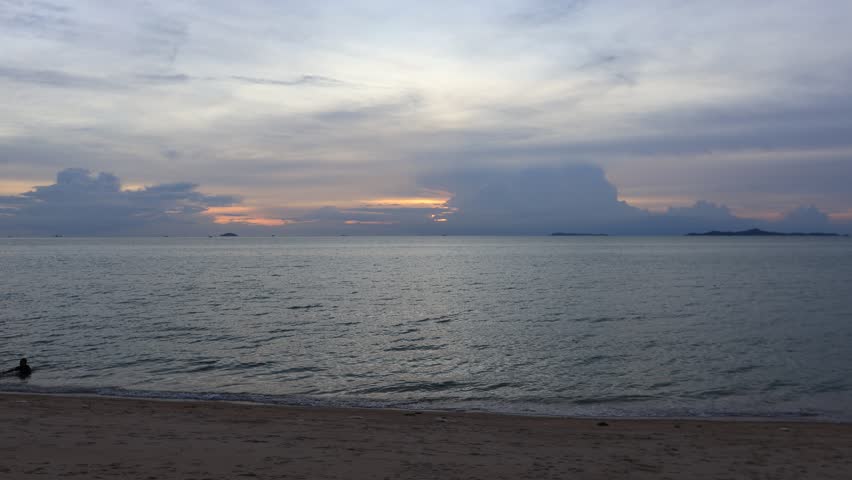 Video background of seaside scenery, cool breeze, Thai and foreign tourists come to relax on Pattaya beach while traveling and taking a break during work.