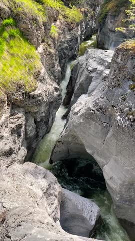Jasper National Park, located in Alberta, Canada, is the largest national park in the Canadian Rockies. Known for its stunning mountain landscapes, turquoise lakes, and abundant wildlife.