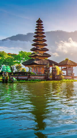 Vertical. Time lapse of pura ulun danu bratan temple in Bali, indonesia.