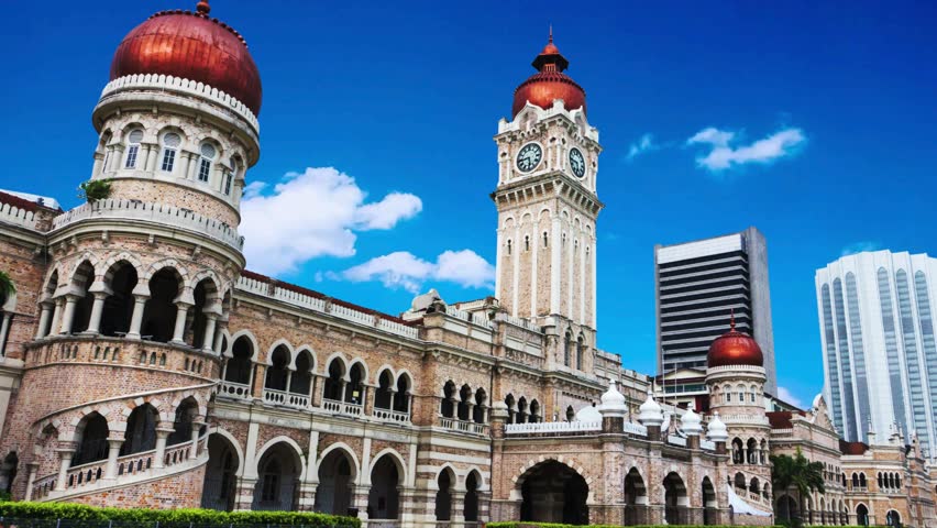 Merdeka Square in downtown Kuala Lumpur Malaysia KUALA LUMPUR, MALAYSIA - Mei 29, 2022:

The Sultan Abdul Samad Building is a late-nineteenth century building located along Jalan Raja in front of the 