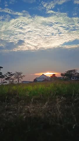 Beautiful Sunset with Dramatic Clouds.
A stunning timelapse of dramatic clouds moving across a colorful sunset sky during golden hour. Perfect for cinematic projects, nature backgrounds.