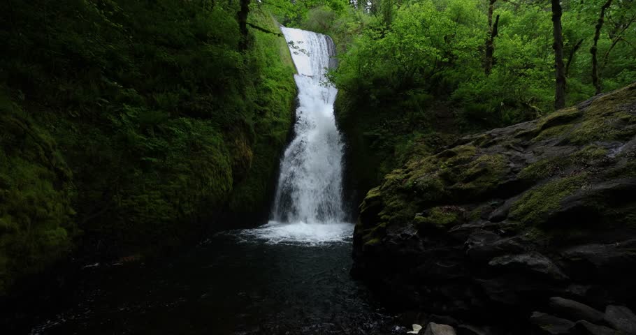 Bridal Veil Falls in the Columbia River Gorge, Oregon.