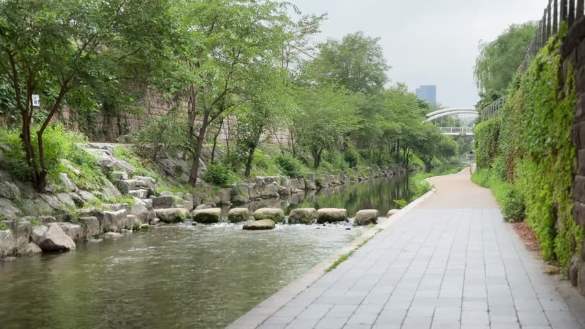 A view of the nature and trails of Cheonggyecheon Stream in Jongno-gu, Seoul, South Korea.