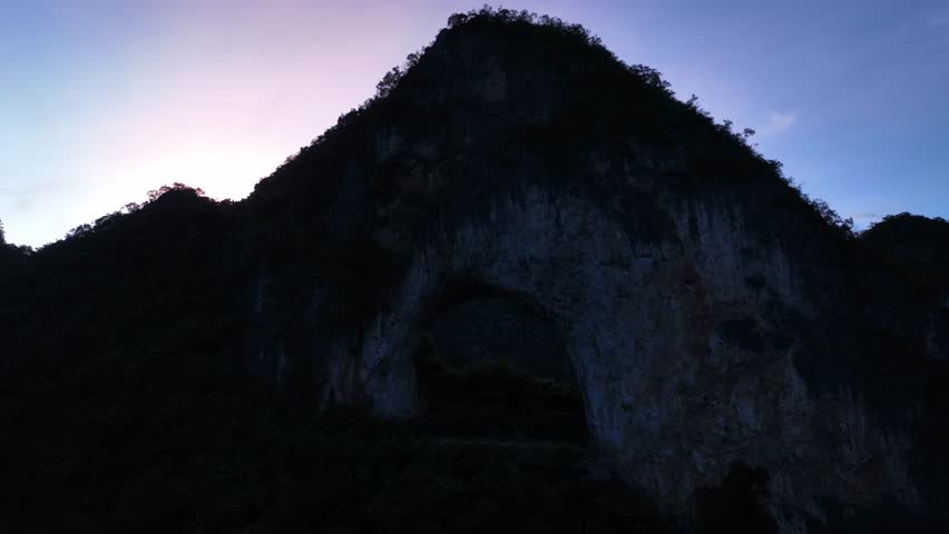 Sunset and Rosy Clouds Over Yangshuo County Mountain Range, Guangxi, China, Resembling a Chinese Landscape Painting at 6:30 PM on August 8, 2024（sstkTravel）