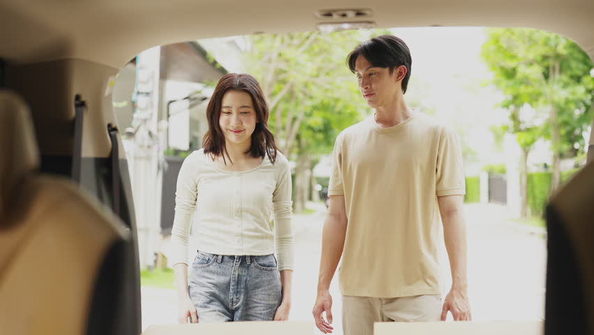 Asian couple move with confidence, transporting dreams and embracing their homeowner journey.
