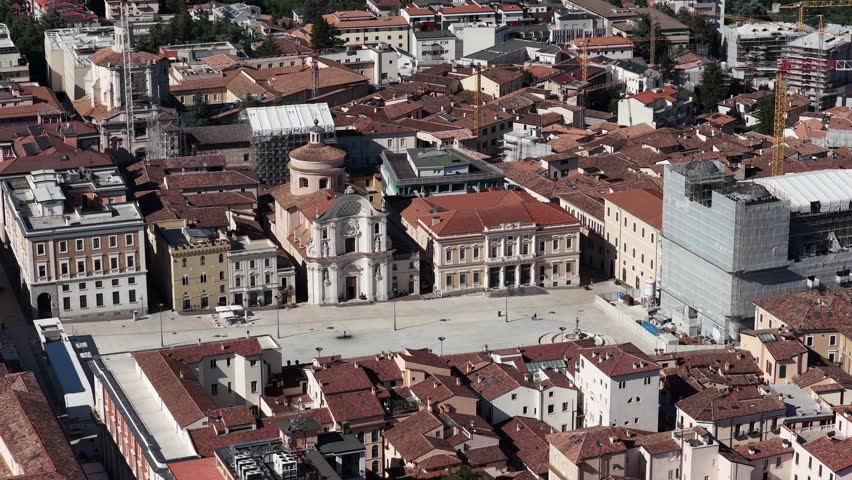 Piazza del Duomo and the historic center in L