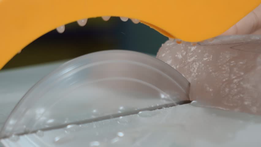 
Jade Jewelry Production and Processing Video, Jade Cutting Close-up