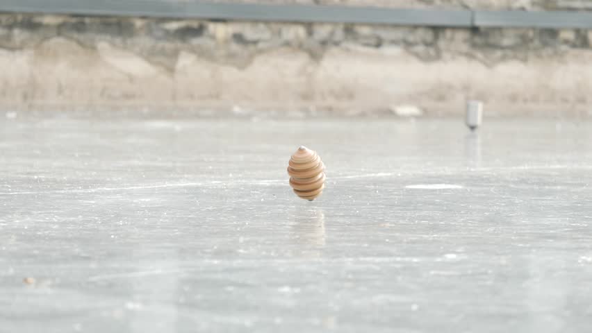 People doing outdoor ice sports in Northeast China during winter.