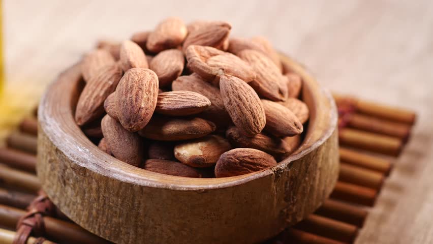 How to prepare and enjoy roasted almonds at home